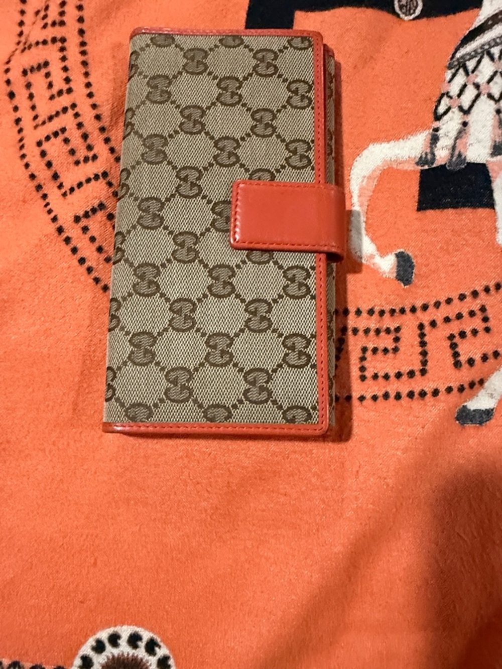 Gucci Beige Monogram Bifold Wallet with Red Trim never use light marks on metal - Picture 6 of 7